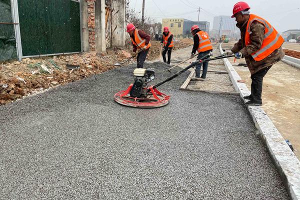 南昌市政建设洛阳东路综合改造工程项目风雪中坚守岗位施工6004003.
